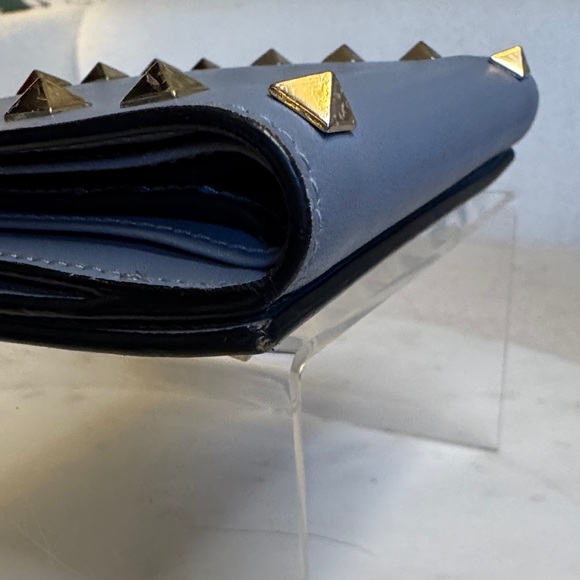 Valentino Garavani Authentic Blue Wallet with Gold Studs Full Inclusion - Picture 8 of 16